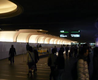 JR難波駅動く歩道